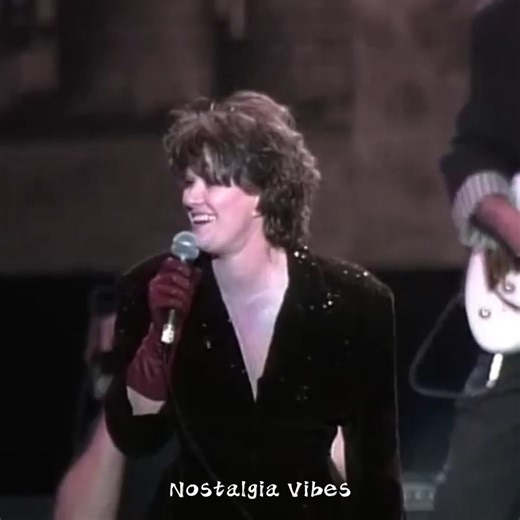 K.T. Oslin - Hey Bobby (Live at Farm Aid 1990) | Nostalgia Vibes