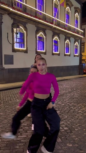 Step back, it’s a pyro thing 🔥 dc:me @raksumusic @banxnranx #pyrothingchallenge #newdance #dancechallenge #newtrend #pyrothing #dancers #dance #dancinggirls #madeira #funchal #madeiraisland #islandgirls #viraldancers #dancing #dancelovers #dancerslife #publicdancechallenge #publicdance #danceinpublic