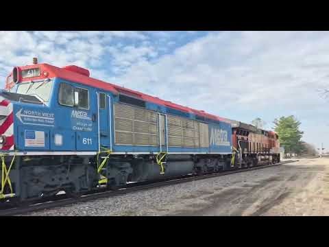 BNSF 3796 (ET44C4) leads H-EOLGAL through Leland, IL w/ METX 611 (F40C) 03/21/26
