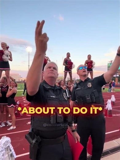 This Police Officer Made The Crowd Go Crazy...😭🚨