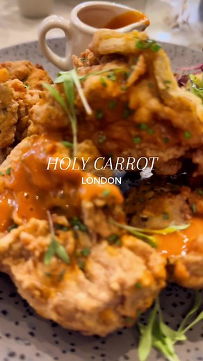 📍Holy Carrot | located in Urban Retreat. Vegan Hotspot #veganlondon #veganrestaurantlondon #musttryfood #aestheticrestaurant @holycarrotrestaurant