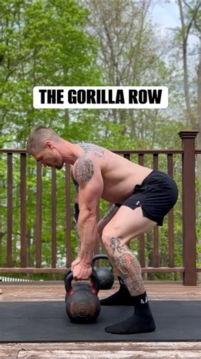 Build your back with the gorilla row! #kettlebellworkout #bodybuilding | Jtm_fit