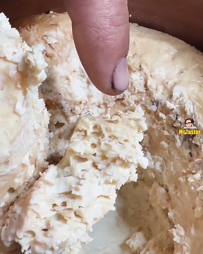 Get a Taste of Italy's Unique Delights: Extraordinary Creamy Rotten Cheese, Casu Marzu, and Callu de Cabrettu | Mr. Taster