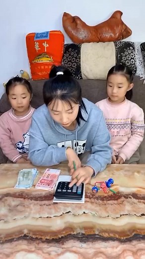 Funny Table Talk: A Hilarious Living Room Moment