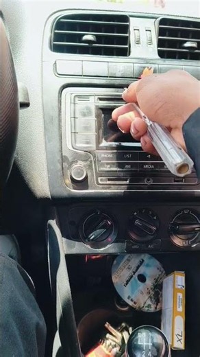 cómo quitar estereo de carro Volkswagen