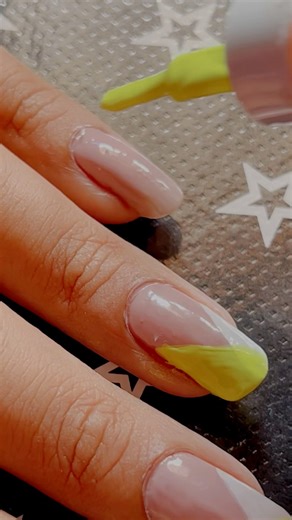 🎨 Dual Color Nail Art 💅 | No Tools, Easy DIY Tutorial #shortsfeed