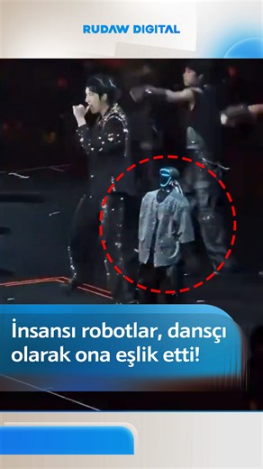 Rûdaw Türkçe on Instagram: "Çin asıllı ABD'li pop şarkıcısı Wang Leehom'a Çin'in Çıngdu şehrinde verdiği konserde 6 insansı robot, dansçı olarak ona eşlik etti Gümüş rengi pullu payetli ceketler giyen insansı robotların, senkronize dans figürlerini gerçek dansçıları aratmayan maharet ve uyumla sergilemeleri izleyicilerden büyük beğeni gördü Elon Musk "Çin'de robotlar artık her şeyi yapıyor, hatta sahnede profesyoneller gibi dans ediyor. Etkileyici" yorumunda bulundu"