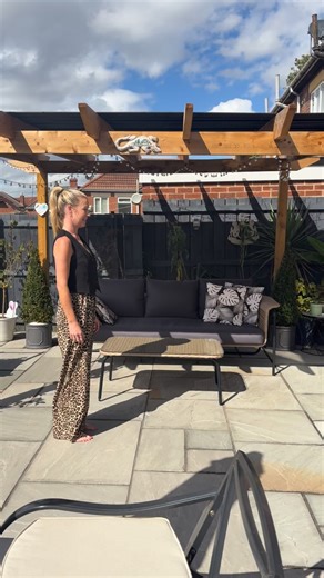 E m m a • L o u i s e • M c G l e n on Instagram: "Reaction step. Step quickly forward, then return to centre. Stay tall, knees soft, controlled. Builds reactive balance, leg strength and fall-prevention skills. #LaterLifeTraining #BalanceTraining #FallsPrevention"