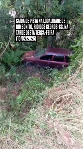 ALERTA - Saída de pista na localidade de Rio Bonito em em Rio dos Cedros-SC, nesta terça-feira (10/02/2026). Notícia em andamento...