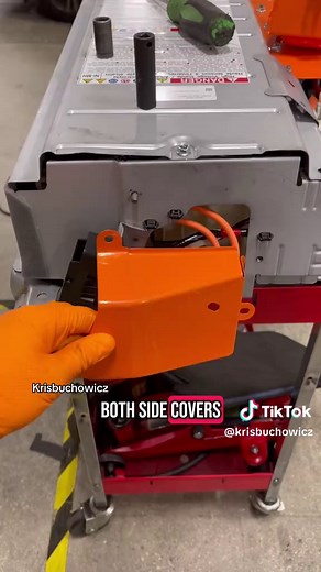 This is how you replace a hybrid battery on a Toyota Camry. #CarTok #TikTokAutoCampaign #hybridbattery #toyotacamry #replacement #carmechanic #autorepairs