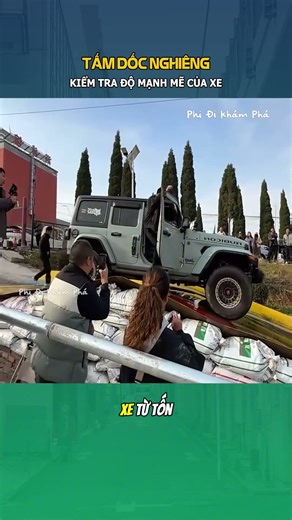 Inclined ramp for vehicle inspection