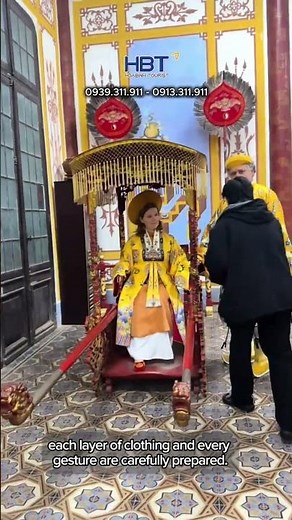 Chạm vào hồn di sản với trải nghiệm cổ phục cung đình Huế | HoaBinh Tourist