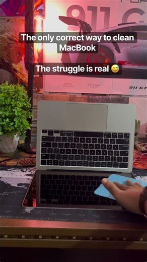 The right way to clean the screen on the MacBook ! #apple #mac #macbook #macbookpro #iphone #trend