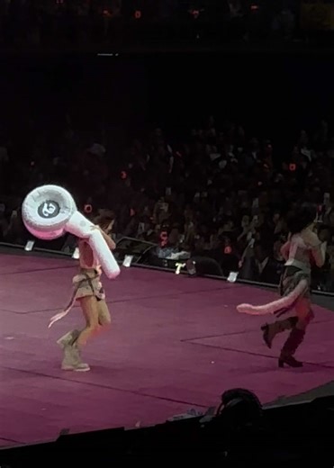 TWICE World Tour: 2 1=10 Celebration 💙