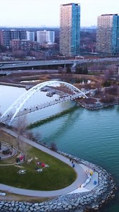 The beauty of Toronto's Humber Bay Arch Bridge 😍 - 📹 Ryan Vilela (@vilelz) | blogTO