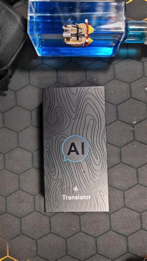 Voyager sans barrière de langue, c’est possible 😎 Cet appareil de traduction fonctionne en ligne… mais surtout hors ligne ! 🌍 Parfait pour l’étranger sans connexion : tu peux comprendre et te faire comprendre facilement. Sous système Android avec IA intégrée, il est rapide, intelligent et super pratique au quotidien 🤖 Un indispensable pour voyager, bosser ou communiquer sans stress ✨ Disponible sur TikTok Shop, clique sur le caddie orange pour l’acheter ! #Traducteur #VoyageFacile #HighTech #