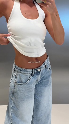 The countdown to our newest denim has officially started, are you ready for a new jeans? 👀 #tessv #tessvfashion #fridaydenim #fridaydenimjeans #lowwaist