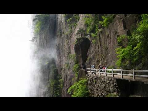 The Beauty of Huangshan Mountain (HD)