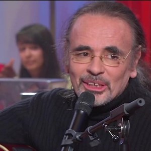 314K views · 9.8K reactions | Nicolas Peyrac chante quelques-uns de ses grandes chansons simplement accompagné de sa guitare: "So far away from LA", "Je pars", "Une peau que t'as pas" et "Et mon père" | La Fête de la Chanson Française | Facebook