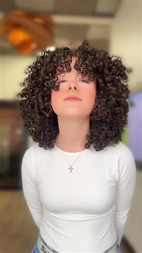 This CADŌ cut is givinggggggg 🫶🏼🫶🏼🫶🏼 . . . . . . #cadōcut #innersenseorganicbeauty #cleanbeauty #innersensepfro#757curls #757curlyhair #hamptonroadscurlyhairstylist #virginiabeachsalon #hilltopvirginia #curlyhaireducation #curlspecialist #curlycommunity #curlycut #vabeachsmallbusiness #vabeachhairstylist #downtownnorfolk #rvahair #curlyhaircut #curlygirl