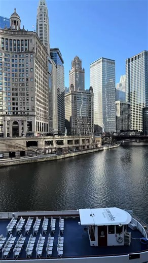 Everything I did in Chicago in less than 24 hours. Tried to squeeze as much in as I could before my flight and I think I did pretty good! Loved Chicago so many fun things to do and see 🌃🏙️ #chicago #chicagoriverwalk #thingstodo #downtownchicago #itinerary