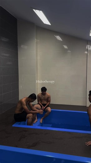Hidrotherapy (contrast bath) session with Sukma Perak Rugby team Contrast bath is a hydrotherapy technique that alternates warm and cold water to stimulate circulation and promote healing #sukma #perak #ragbi #msnperak #ipoh