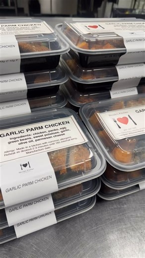 Nicole Catanzaro | Elegant Events to Everyday Meals on Instagram: "♥️🍴 NOW AVAILABLE IN STORE @innovationfitnessri Cranston @petermollofitness Johnston go grab some meals for the week! Get a workout in or grab some supplements while you’re at it too! 🫶🏻 #LocalMealPrep #FuelingNewEngland"