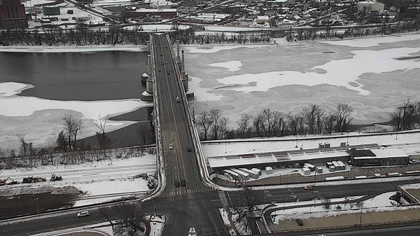 Teenage girl rescued after attempting to jump off Memorial Bridge in Springfield