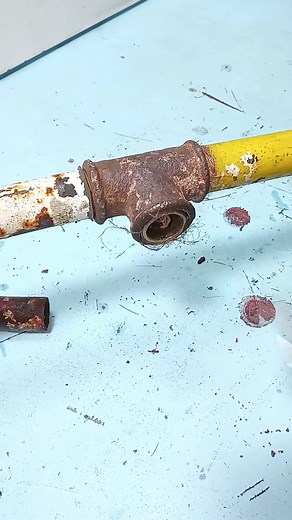 Really practical plumbing tips and hacks . DIY Broken Pipes Thread Extractor. Ho | 25storeok