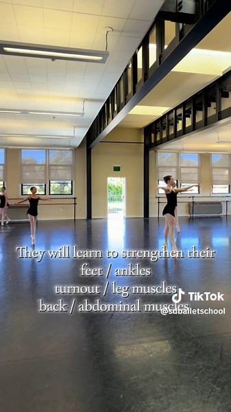 ✨The SDBS Pre- Pointe / Pointe Class is one of the many courses in our Summer Dance Program! Be sure to join us this Summer to expand your training, your artistry, and embrace the dancer within! 🗓️July 6 - July 24 📍 Dorothea Laub Dance Place 2650 Truxtun Rd, Ste. 102, San Diego, CA 92106 🩰Full schedule & registration details: https://sandiegoballet.org/summer-dance-camp/ #sdballetschool #SDBS #summercamp2024