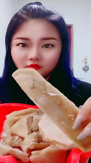 Snack time! 🍪👌 Nothing beats a sweet treat to brighten the day. #Yummy #SnackVibes #SweetMoments | Pollyanna Venetis