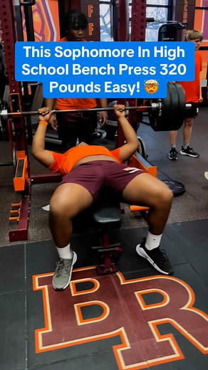 This Sophomore In High School Bench Press 320 POUNDS EASY?! 💪 🎯 Meet Braden Parks, a high school sophomore who just threw up 320 lbs on the bench press like it was nothing! Strength like this doesn’t happen overnight, this is the result of hard work, discipline, and consistency in the weight room. Braden has been putting in the time, locking in on technique, and getting stronger every single day. 🔥 A 320lb bench at his age is next-level strength, but he’s just getting started! Who’s next to s