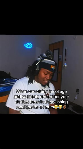 Them clothes GONE now ✌🏾 Twitch: put_00indagame #put00indagame #twitchclips #fyp #college #relateable