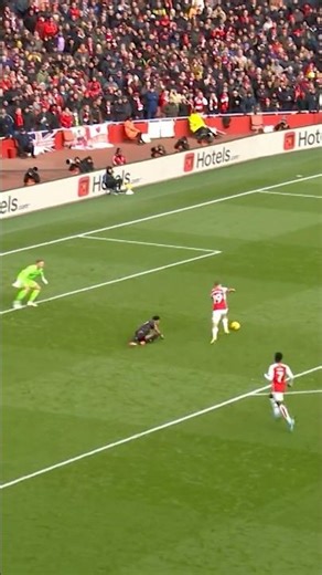 DAVID RAYA ➡️ GABRIEL JESUS ➡️ LEANDRO TROSSARD ➡️ GOAL!