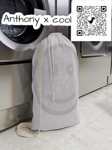 Smiley Maze Placebo Laundry Bag — Bright Smiley Face Pattern