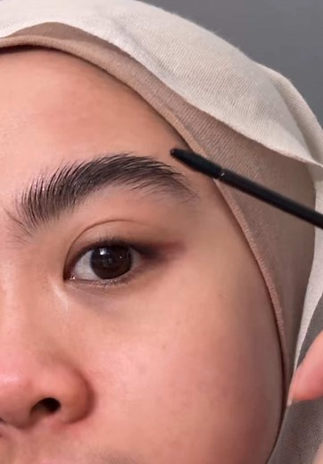 Tutorial Merapikan Alis: Tips Make Over Brow Gel