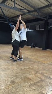 ¡Qué emoción hablar del bolero criollo! 💃 Para mí, es un baile que me llena de orgullo como costarricense, ¡es pura tradición! 🥰 Me encanta la elegancia y la pasión que se transmite en cada movimiento; es como ver una obra de arte en movimiento. Sin duda, el bolero criollo es una joya de Costa Rica 🇨🇷 ¡Un verdadero tesoro cultural! #BoleroCriollo #CostaRica #BaileTico #OrgulloNacional #Cultura #Baile #Latino #Viral #Trend | Hugo Dance & Fitness
