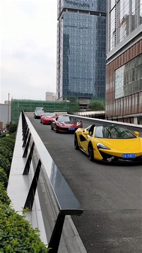 When Supercars Take Over the Street 🚗🔥 #Supercars 🚗#LuxuryCars 💎#RollsRoyce 👑#RangeRover 🔥