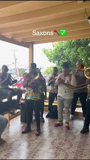 Saxons core with some clean music🪓✅ #junkanoo #keepjunkanooalive #bahamas🇧🇸 #bahamiantiktok #nassaujunkanoo #junkanoopractice #saxonsjunkanoo #saxonssuperstars #bahamianmusic