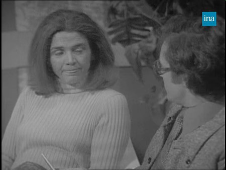 HALIMI ET LA TORTURE. Sur le plateau d' «Aujourd'hui madame» en 1974, Gisèle Halimi évoque ses origines tunisiennes, son rapport à la France et son combat contre la torture. Des télespectatrices invitées en plateau ne partagent pas entièrement son point de vue sur la guerre d'Algérie, mais l'avocate exprime avec conviction ses engagement, voyez plutôt 👇 | INA