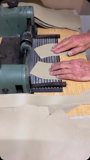 @khm.cabrio demonstrates their leather splitting machine used for thinning leather #thehogring #handmade #autoupholstery #upholstery #sewing #stitching #carinterior #hotrod #leatherwork #leathercraft #streetrod #leather #interiors | TheHogRing.com