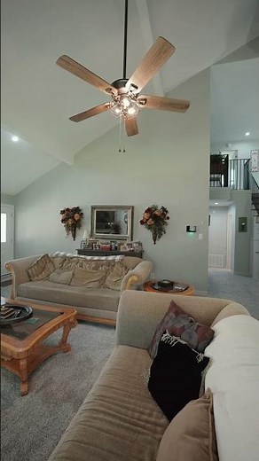 Spacious Layout, Loft Design & Owned Solar Panels!