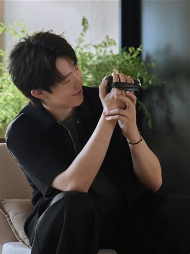 Together Under the Full Moon. Qeelin and Brand Ambassador Wang Chuqin present a heartfelt Mid-Autumn short film celebrating family and reunion. Stay tuned for the full video premiere on September 29. #Qeelin #QeelinJewellery | QEELIN