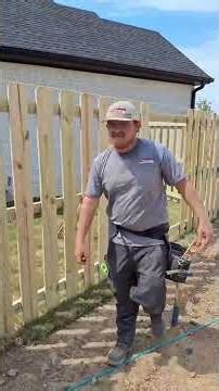 How Professionals Install Shadow Box Fences #construction #shorts