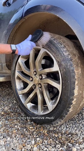 Step by step on how I clean wheels 👌🏻💦 #fyp #foryou #viral #satisfying #cleaning #filthy #ocd #asmr