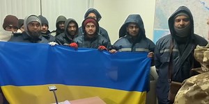 28 членов экипажа судна Banglar Samriddhi эвакуированы