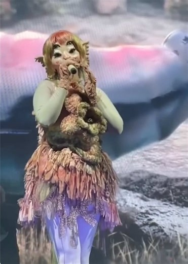 Melanie Martinez Performs LEECHES Live in San Francisco