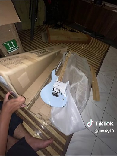 Gitar Listrik 'Aku Milikmu' - Dewa 19