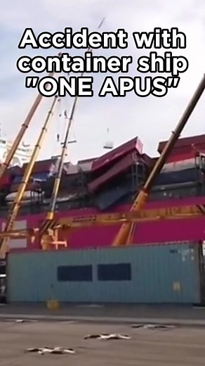 Container Ship Lost Containers at Sea in Bad Weather