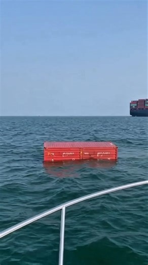 What happens if a container falls 😮